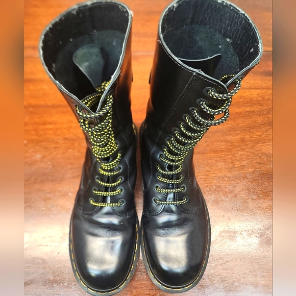 Made in England Doc Marten boot - Picture 2 of 9